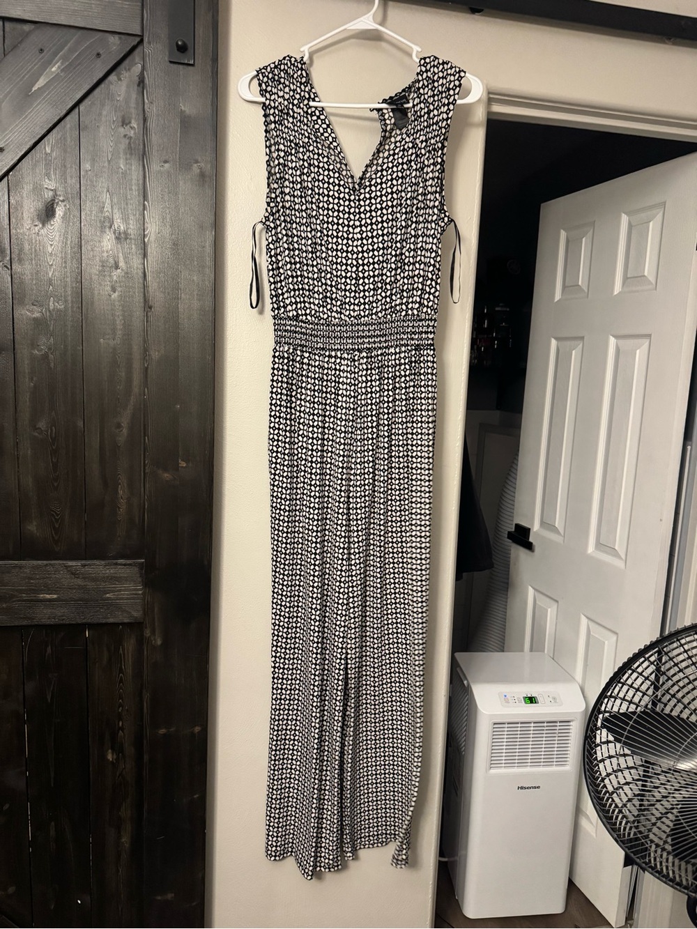 Enfocus Studio Black and White Printed Sleeveless V-Neck Jumpsuit size 14